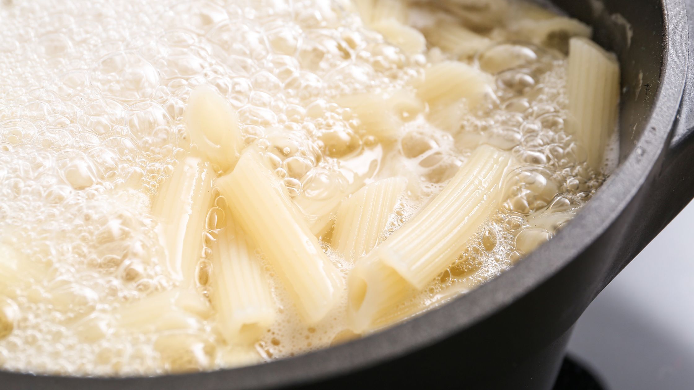 pasta koken